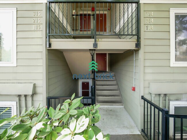 Building Photo - 2 Bed and 1 Bath Renton Condo is Available...