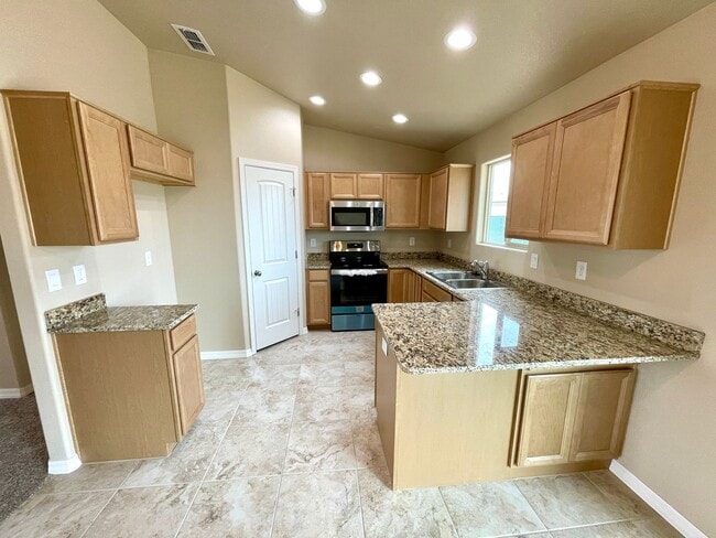 Building Photo - Built in 2024, 3 bedroom, 2 bathroom home located in Golden Valley, AZ