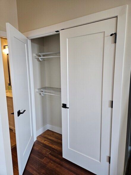 Building Photo - 9 S Main St