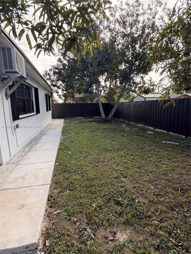 Building Photo - 10854 SW 141st Ln