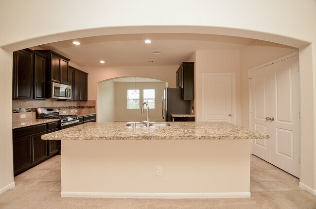 Building Photo - 2227 Leonetti Ln