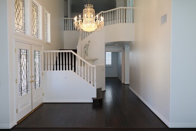 Building Photo - 14049 Claremont Ln