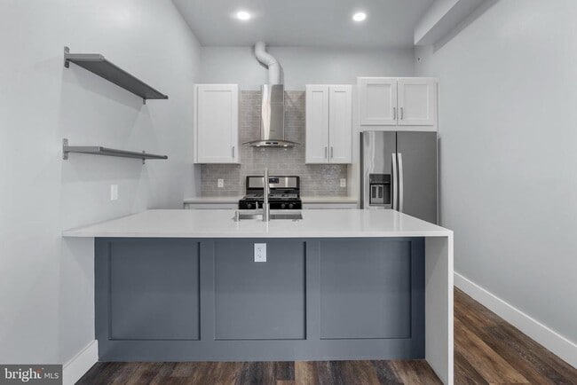 Building Photo - 342 W Queen Ln