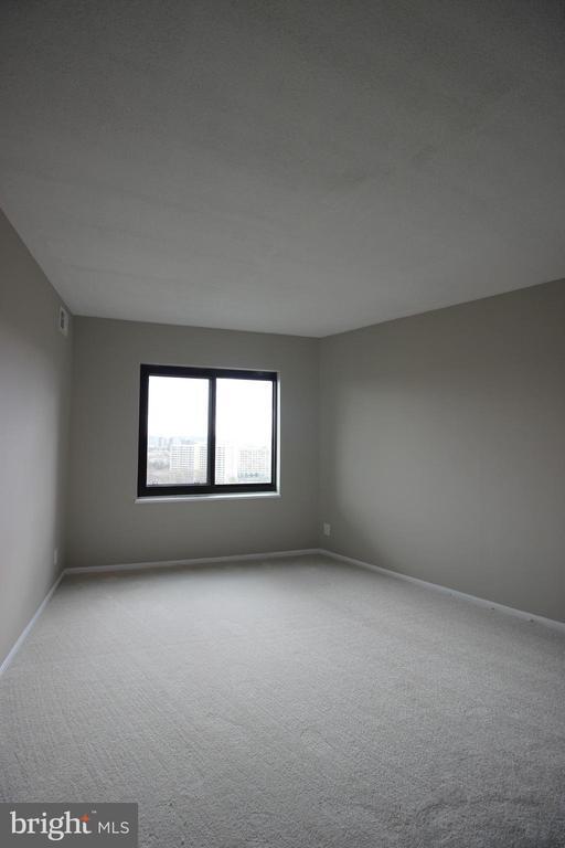 Building Photo - 307 Yoakum Pkwy