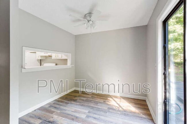 Building Photo - 5005 Hawthorne Ct