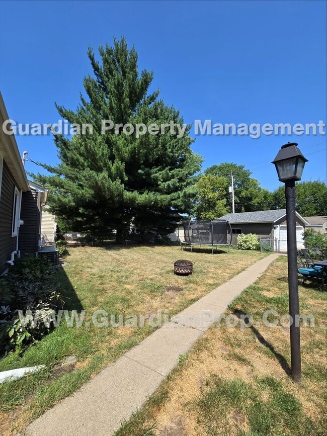 Building Photo - 3313 Library Ln