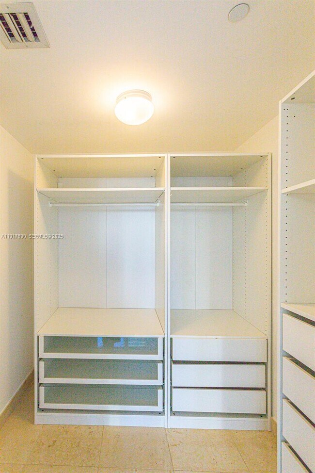 Building Photo - 475 Brickell Ave