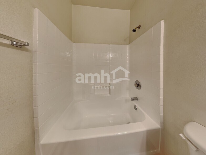 Building Photo - 7201 W Sunderland Ave