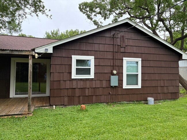 Building Photo - 7414 Marinette Dr