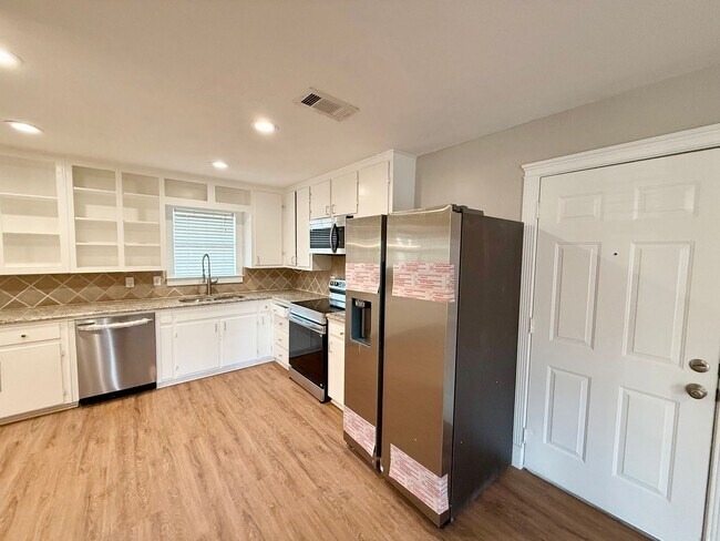 Building Photo - 207 Estates Dr