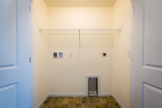 Building Photo - 3743 Castle Dr