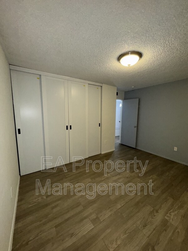 Building Photo - 1212 Chelwood Park Blvd NE