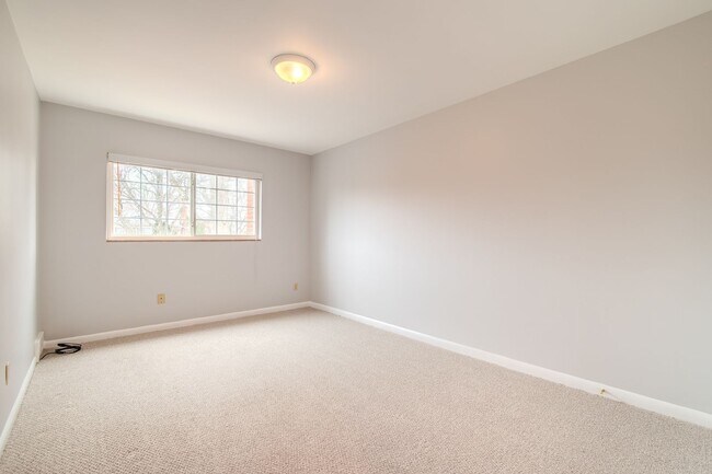 Building Photo - 487 N Eton St