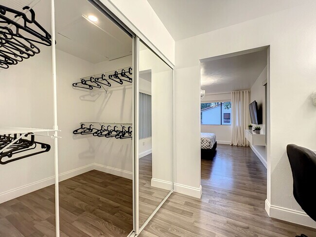 Building Photo - Ernst Court, Orlando, FL 32819 - 2 BR 2.5 BA townhouse