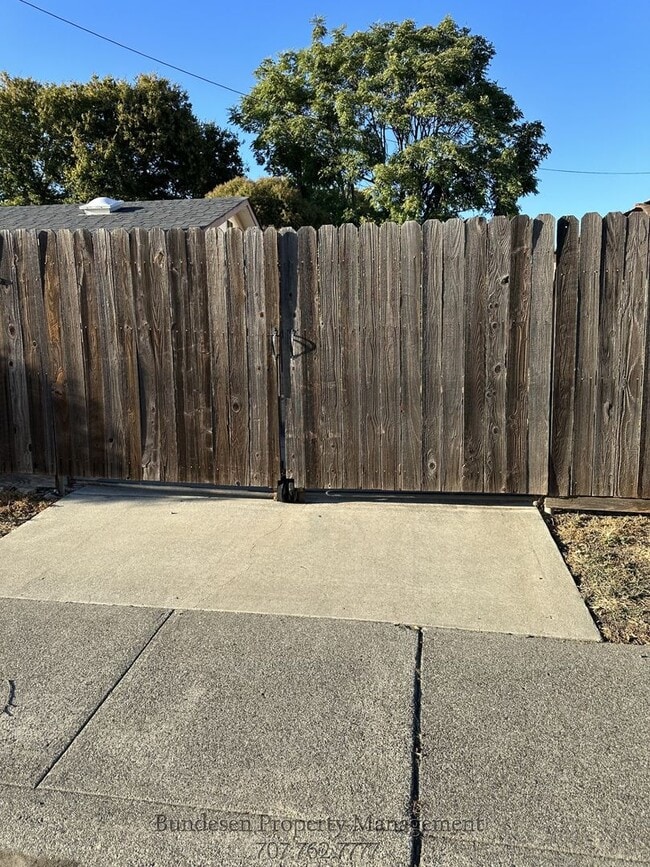 Building Photo - 409 N Washington St