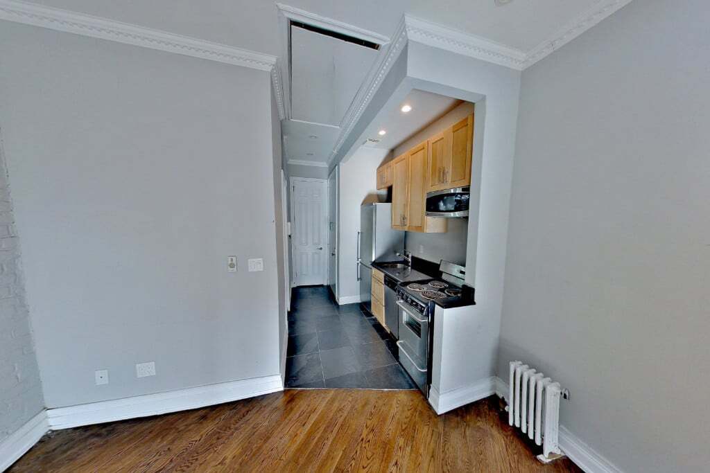 Building Photo - 279 E 10th St