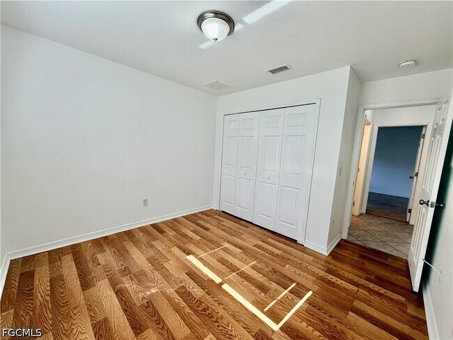 Building Photo - 109 NE 16th Pl