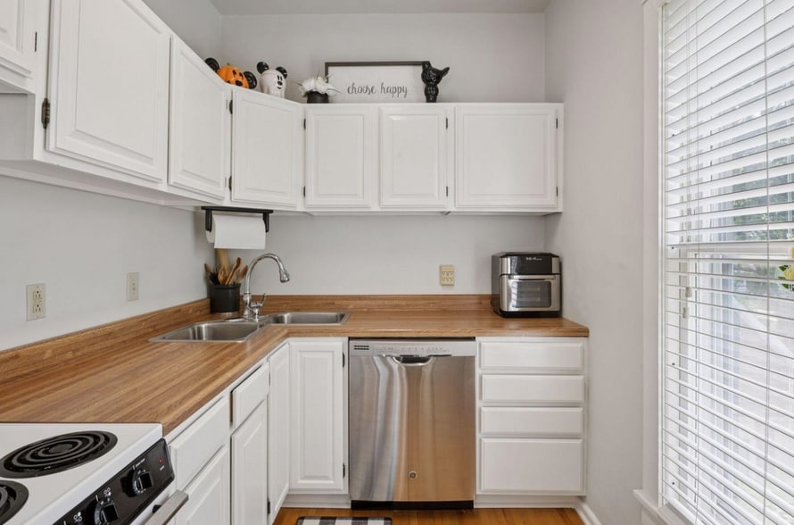 Full Kitchen, including stainless dishwasher, electric stove/oven, full fridge. Lots of storage - 2601 Portland Ave