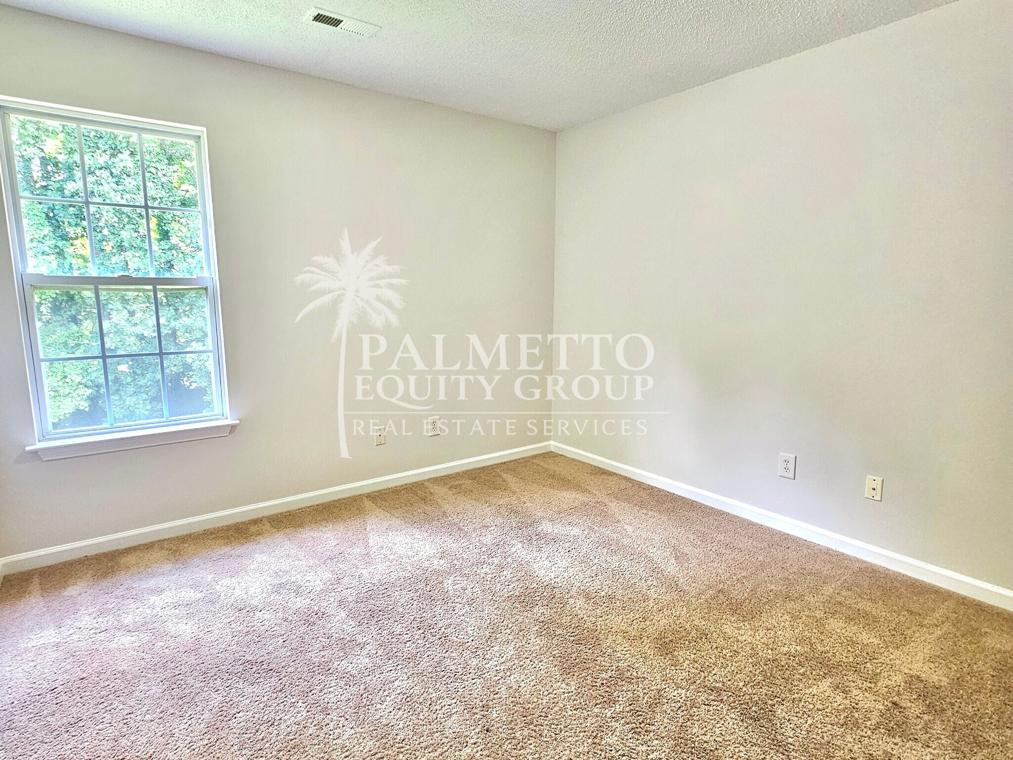 Building Photo - 5715 River Glen Dr