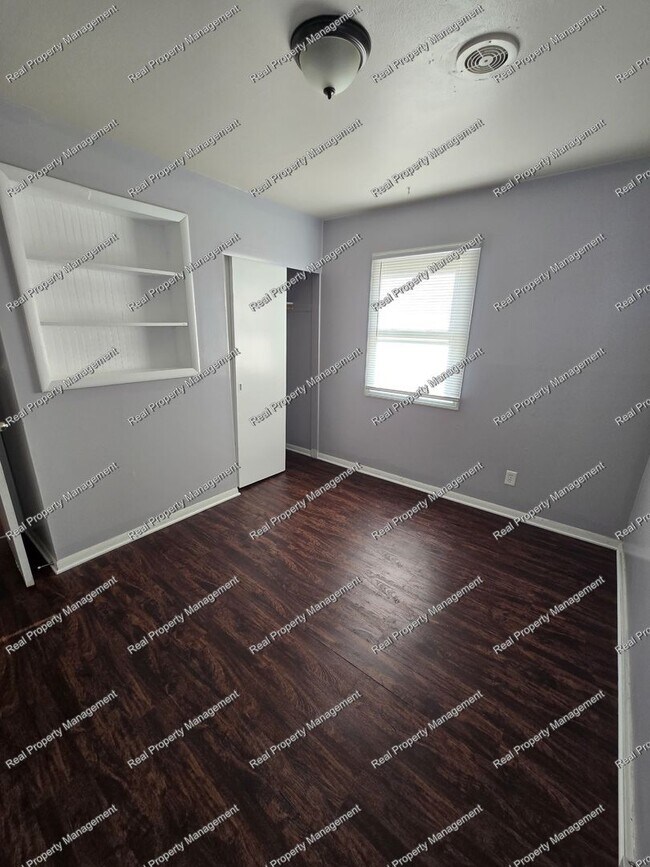 Building Photo - Updated Hobart Ranch