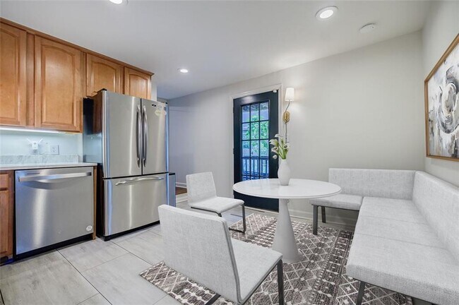 Building Photo - 183 Locust St NE