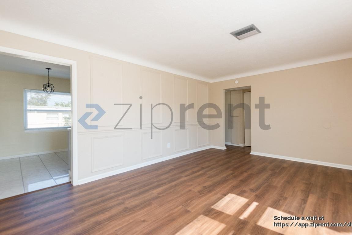 Building Photo - 3601 30th Ave S