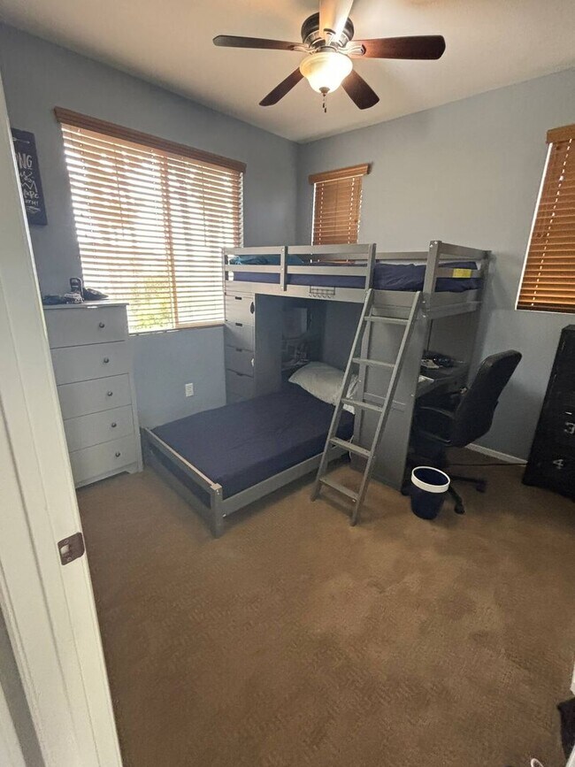 Building Photo - 3 BD/ 2.5 BA SHORT-TERM FURNISHED TOWNHOME...