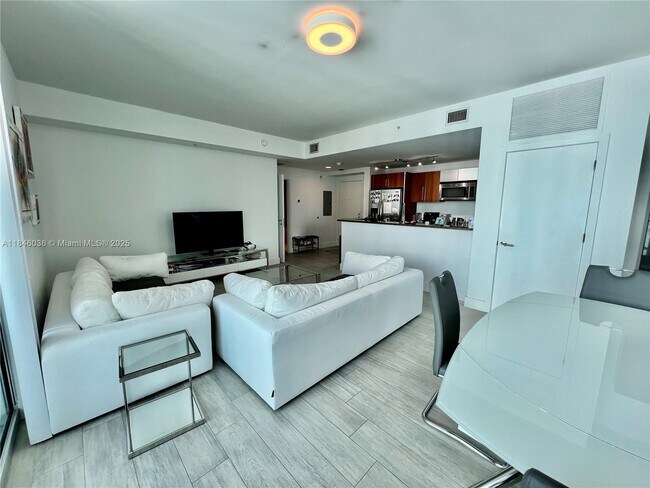 Building Photo - 300 S Biscayne Blvd