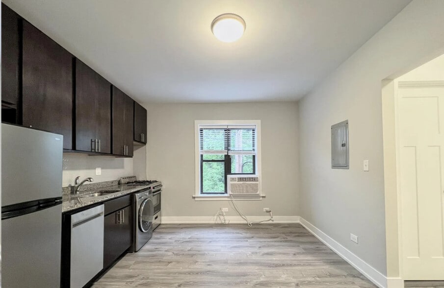 Building Photo - 437 W Belden