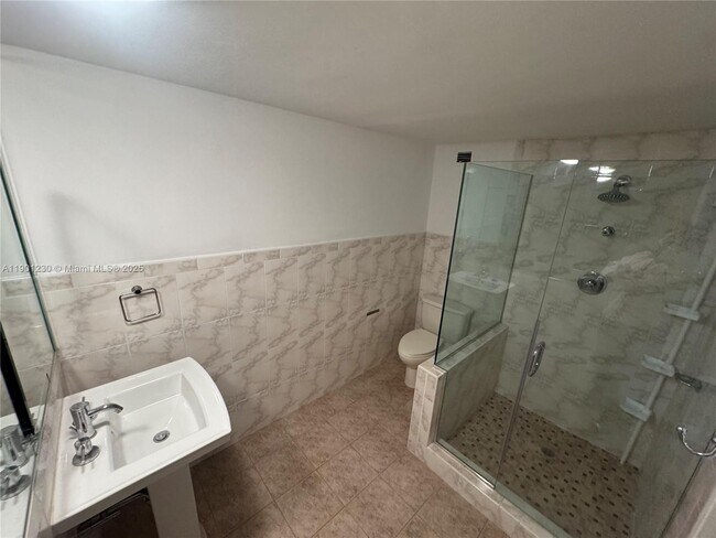 Building Photo - 5255 Collins Ave