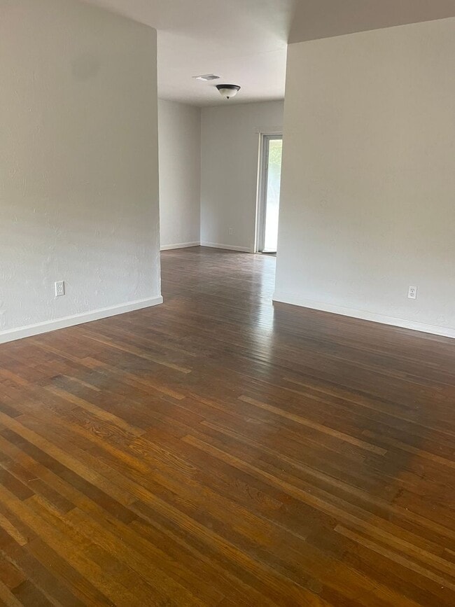 Building Photo - 540 Templehill St