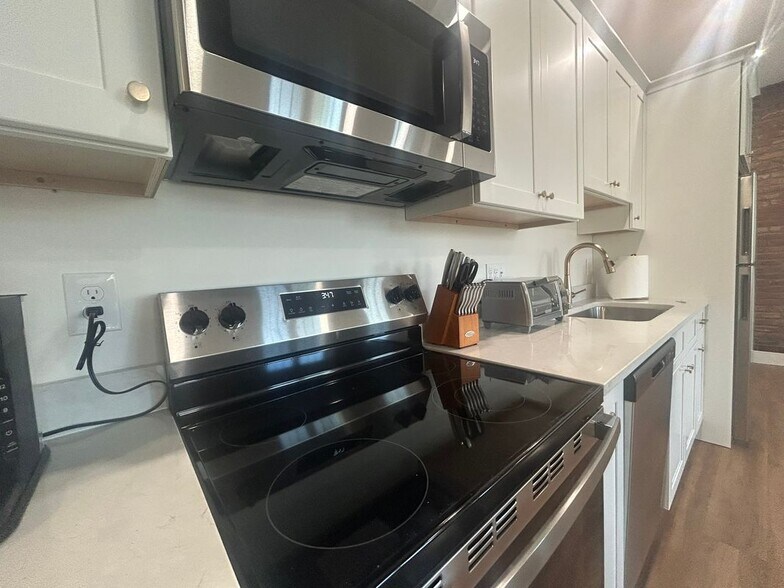 Building Photo - 110 Hotel St