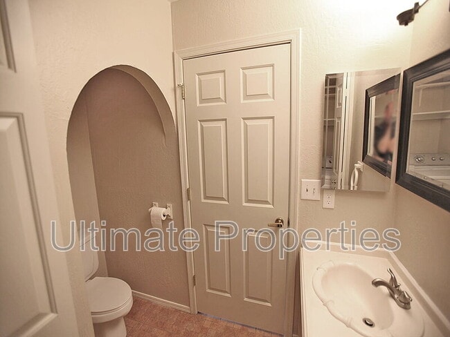 Building Photo - 14249 N 23rd St