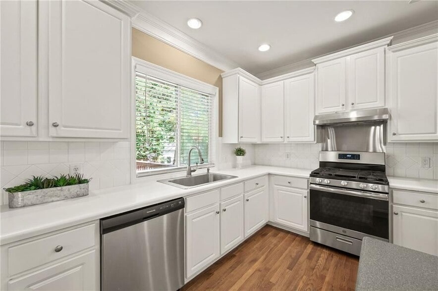 Building Photo - 10950 Kimball Crest Dr