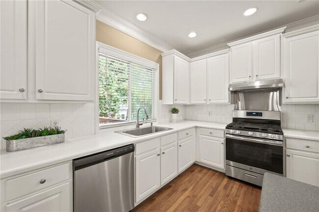 Building Photo - 10950 Kimball Crest Dr