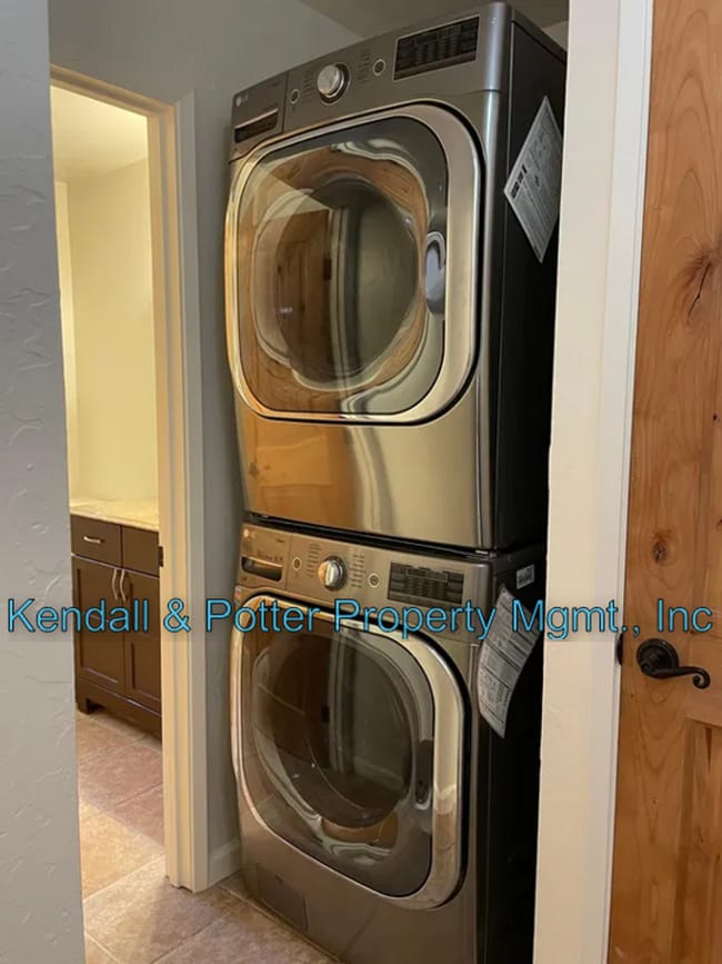 Building Photo - Remodeled Rio Del Mar 1 BR - Utilities Inc...