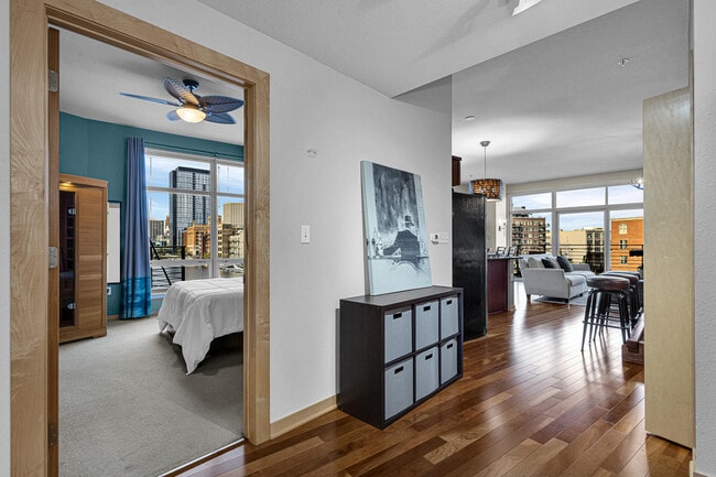 Building Photo - 106 W Seeboth St