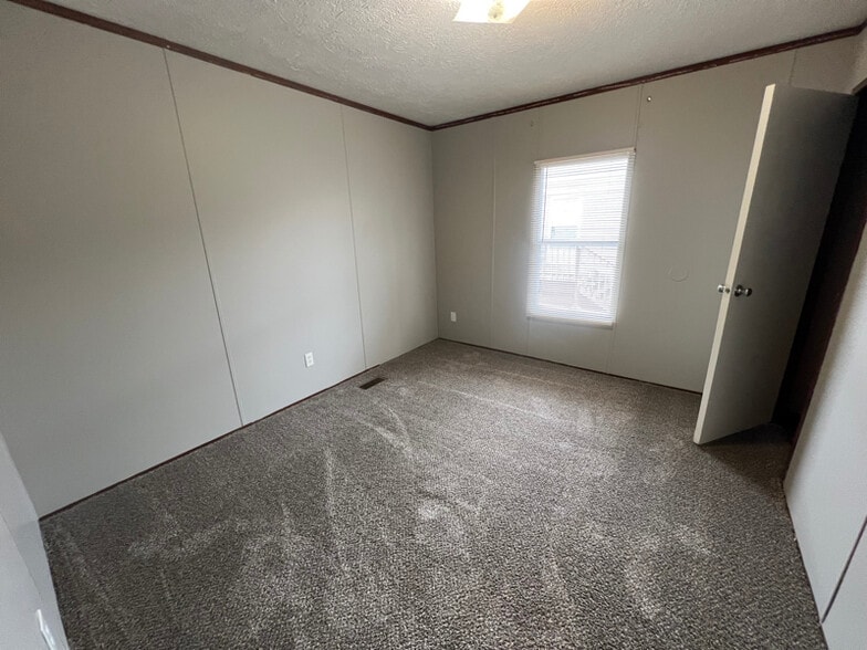 Building Photo - 77 Peach St