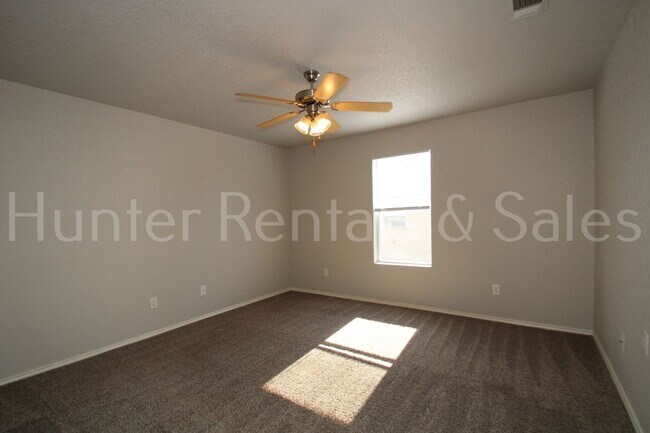 Building Photo - 3400 Lakecrest Dr