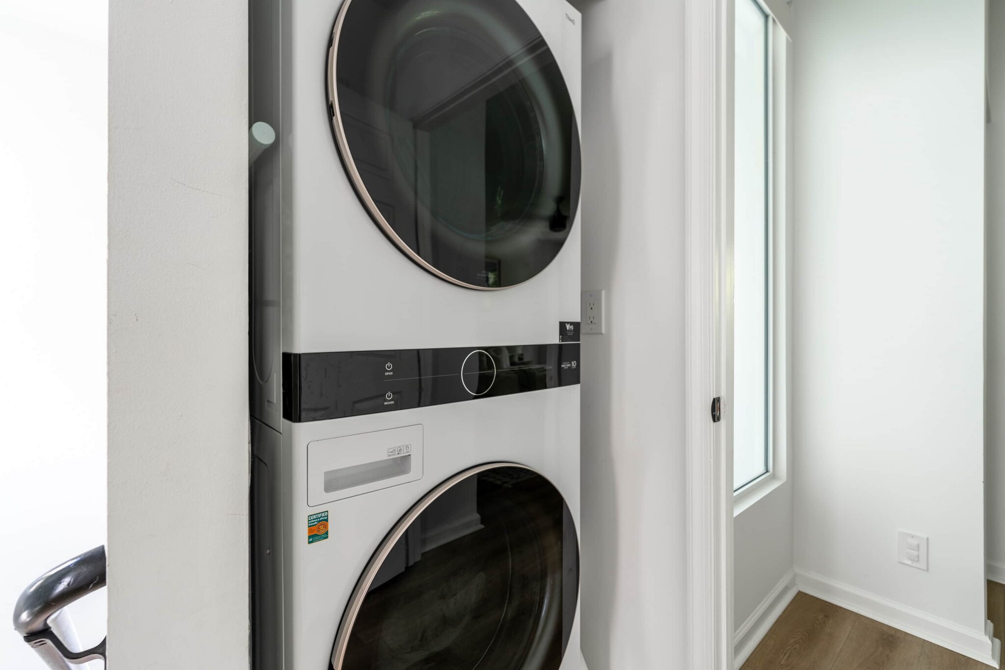 Building Photo - 723 SE 16th Ct