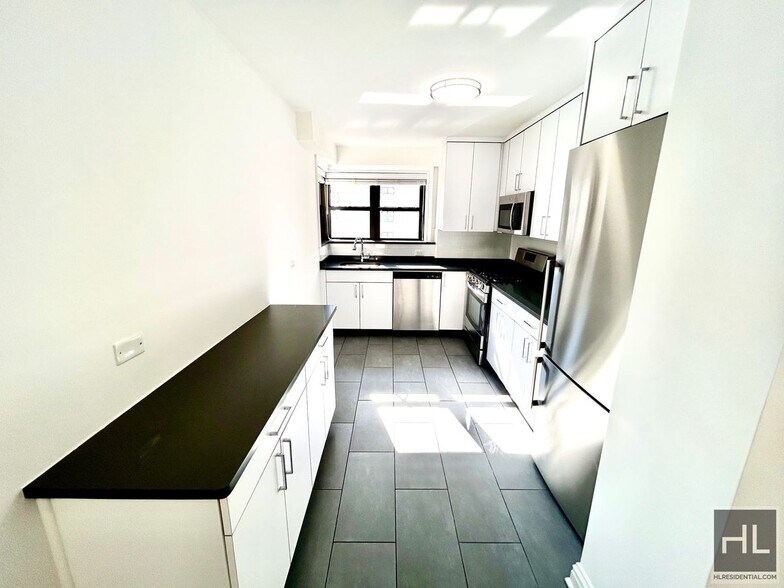 Building Photo - East 89th STREET