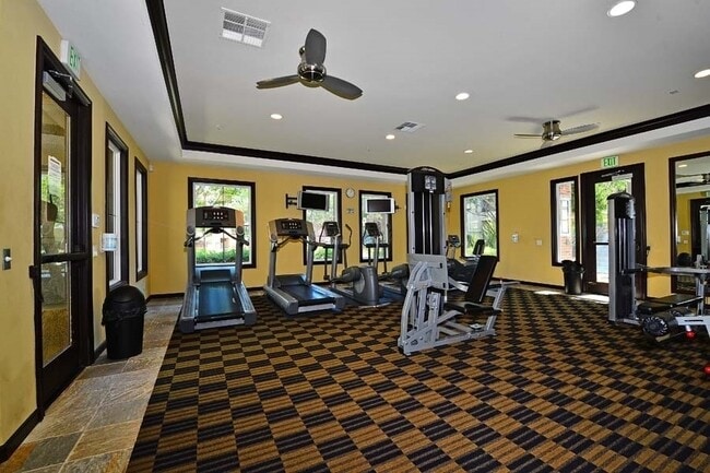 Building Photo - Stunning 2 Bedroom/2.5 Bath Townhouse