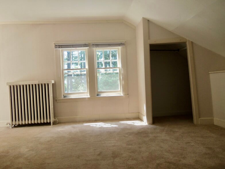 Building Photo - 122 W Central St