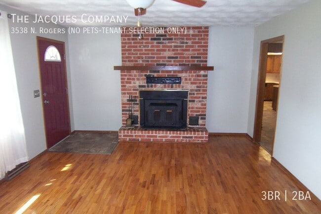 Building Photo - 3538 N Rogers Ave