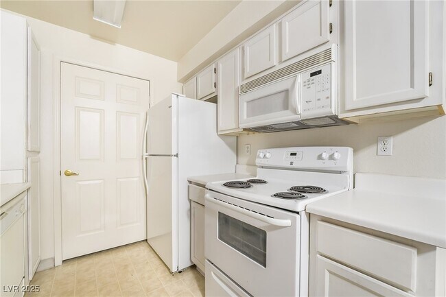Building Photo - 231 W Horizon Ridge Pkwy