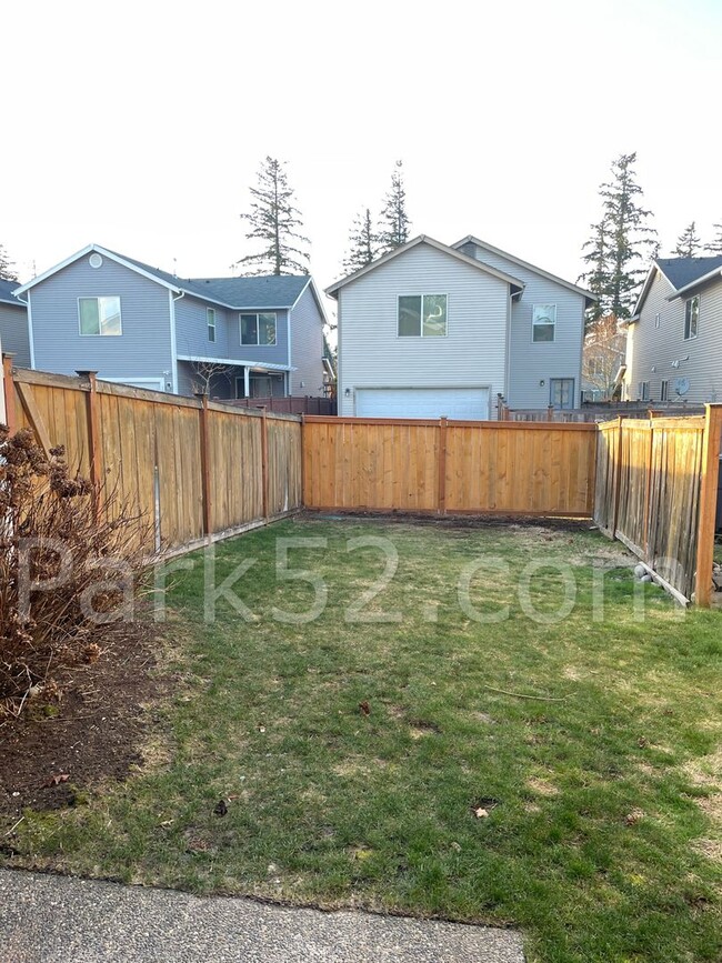 Building Photo - 3- Bedroom DuPont Area Single Family Home