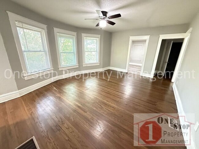 Building Photo - Spacious 3-bedroom, 2-bath in Kansas City