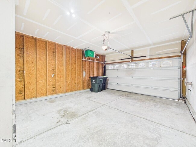 Building Photo - 302 Meeting Hall Dr