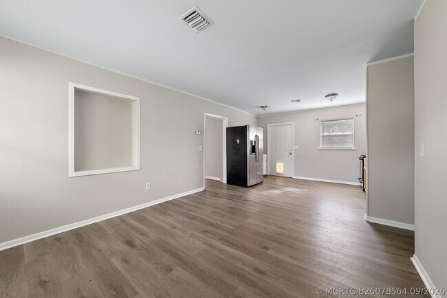 Building Photo - 1297 NW Charlie Green Dr