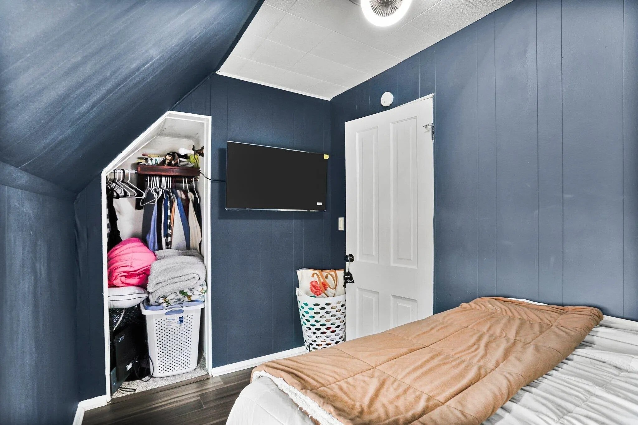 Building Photo - 426 College Ave